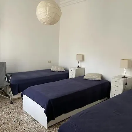 Comodo Al Centro Del Apartment